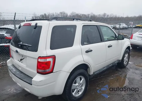 2010 Ford Escape Xlt z USA, uszkodzony, nr VIN 1FMCU0D70AKA86579
